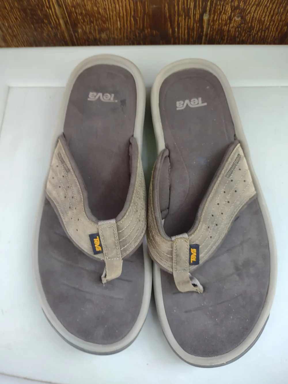 Teva Men’s Taupe Suede Flip-Flop Sandals with Dark Gray Footbed Size 12